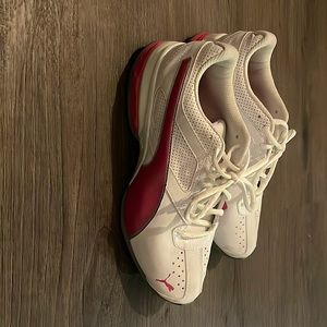 Womens Pumas like new, worn once